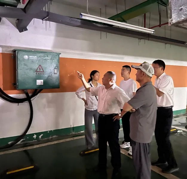 宿迁市开展人防工程违规穿墙打孔问题专项检查(图1) 1-240S0164149150.jpg